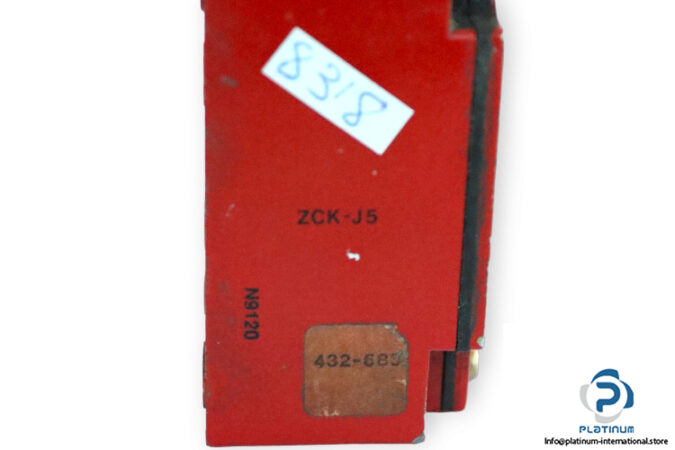 telemecanique-ZCK-J5_ZCKE67-limit-switch-(Used)-3