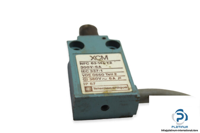 telemecanique-xcm-a1022-limit-switch-without-cable-2