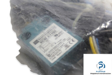 telemecanique-xcm-a1102-limit-switch-1