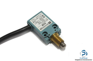 telemecanique-xcm-f110-limit-switch-2