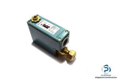 telemecanique-XMJ-A0127-pressure-switch-new