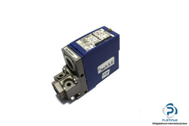 telemecanique-XML-B010A2S11-electromechanical-pressure-sensor