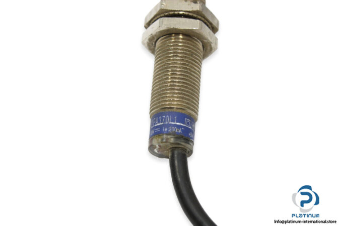 telemecanique-xs1m12pa370l1-inductive-sensor-2