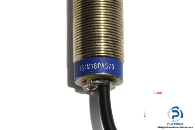 telemecanique-xs1m18pa370-inductive-sensor-1