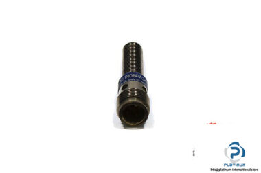 telemecanique-xs1n08pa349d-inductive-sensor-1