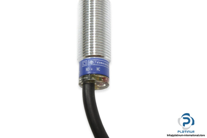 telemecanique-xs1n12pc410-inductive-sensor-5