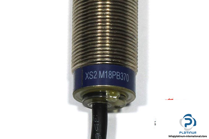telemecanique-XS2M18PB370-inductive-sensor-1