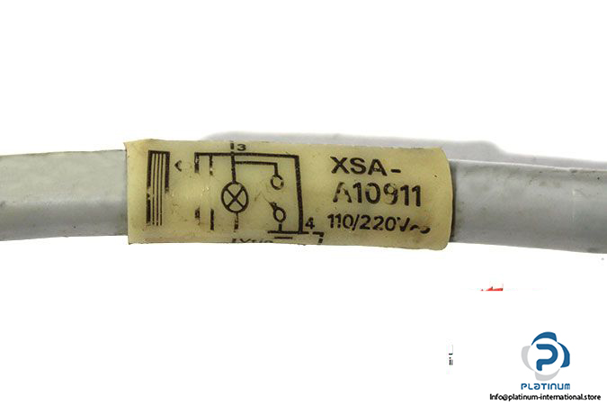 telemecanique-XSA-A10911-inductive-sensor-1