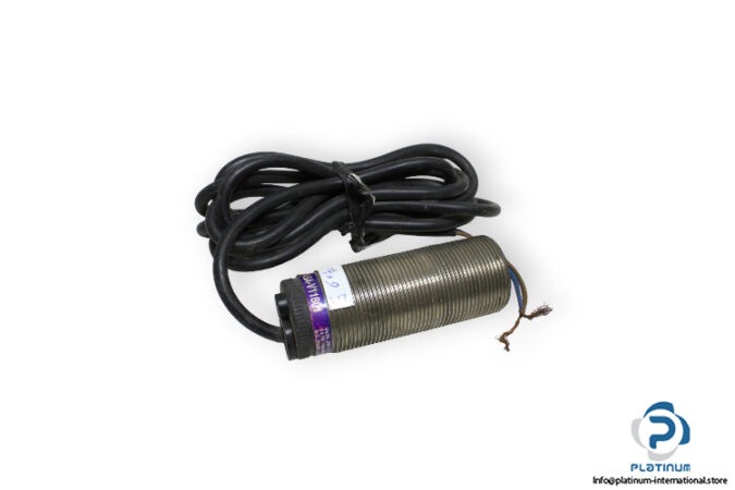 telemecanique-xsa-v11801-inductive-proximity-sensor-used