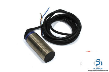 telemecanique-XSA-V11801-inductive-sensor