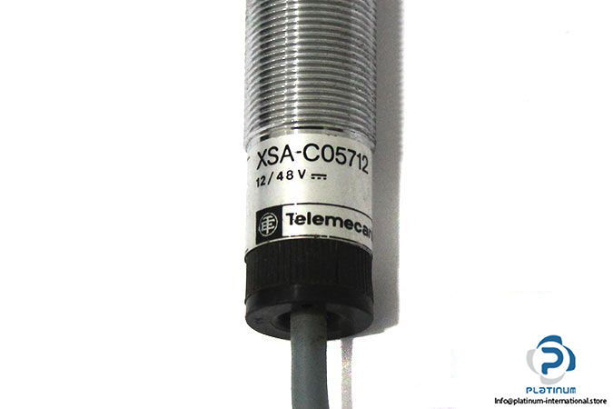 telemecanique-XSAC05712-inductive-sensor-1