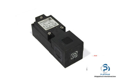 telemecanique-XSC-A150519-inductive-sensor