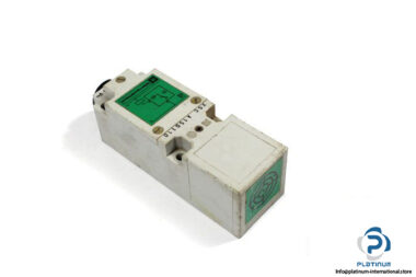 telemecanique-XSCA150110-inductive-sensor