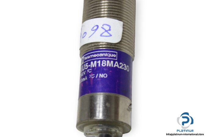 telemecanique-xu5-m18ma230-photoelectric-sensor-used-3