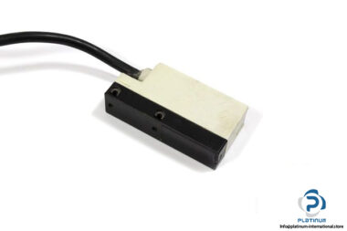 telemecanique-xul-h06353-photoelectric-retro-reflective-sensor-2