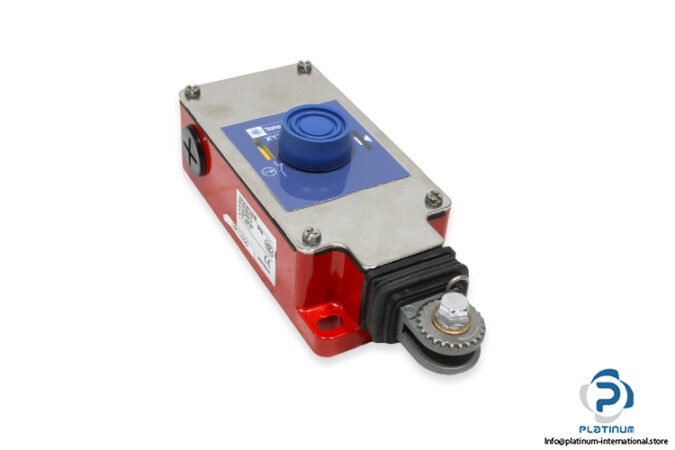 telemecanique-xy2ch13270-latching-emergency-stop-rope-pull-switch-2