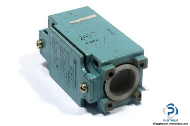 telemecanique-zck-j1-limit-switch-body-1