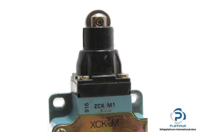 telemecanique-zck-m1_zck-d02-limit-switch-used-2-2