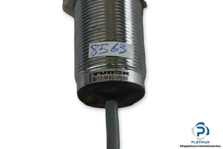 turck-BI10-M30-VN4X-inductive-sensor-(used)-1