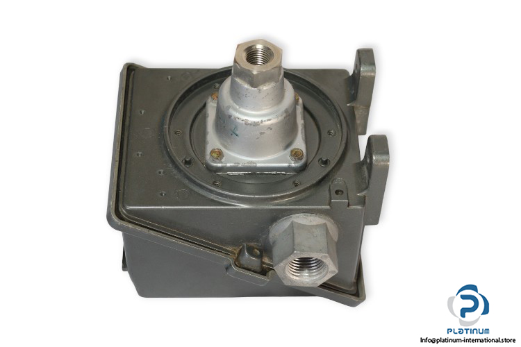 ue-H402-376-pressure-switch-(used)-1