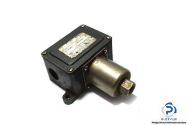 united-electric-J6-136-9501-pressure-switch