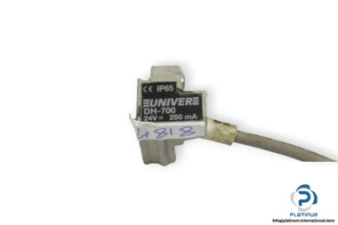 univer-DH-700-electronic-proximity-sensor-used-2