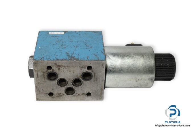 vickers-DG4V-5-2ALJ-M-U-H-6-20-solenoid-operated-directional-valve-used-3