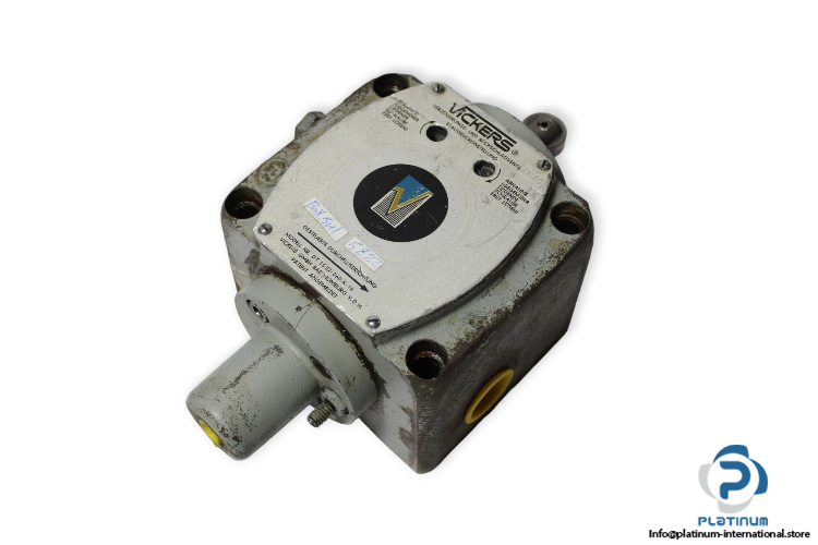 vickers-DT-15-S2-060-K-10-hydraulic-deceleration-valve-used-1