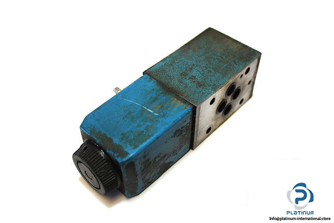 vickers-dg4v-3-2a-vm-u-h7-60-solenoid-operated-directional-valve-3