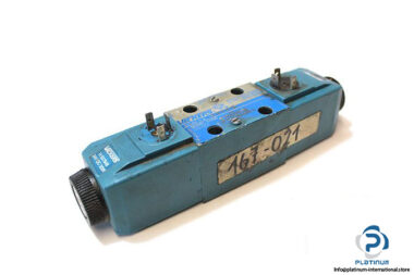 vickers-DG4V-3-6C-M-U-H7-60-solenoid-operated-directional-valve