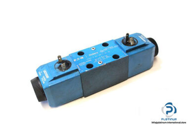 vickers-dg4v-3-6c-vm-u-a6-60-solenoid-operated-directional-valve