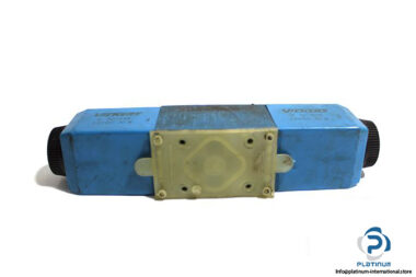 vickers-dg4v-3-8c-v-m-u-h7-60-solenoid-operated-directional-valve-2-2