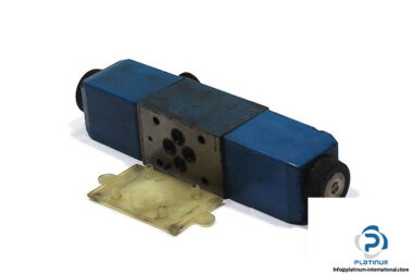 vickers-dg4v-33c-m-u-h7-60-solenoid-operated-directional-valve-1