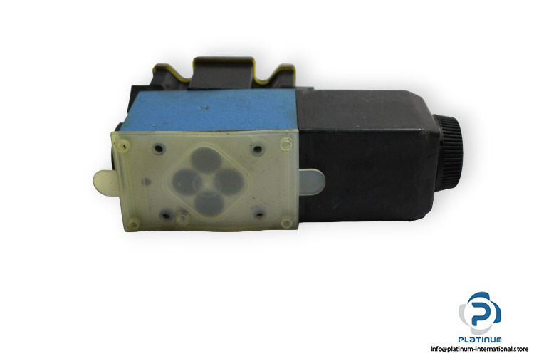 vickers-dg4v-3s-2a-m-fw-h5-60-solenoid-operated-directional-valve-3