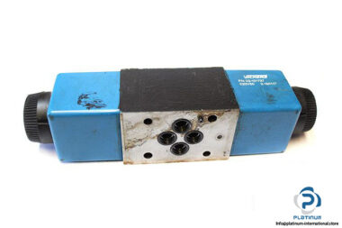 vickers-dg4v-3s-6c-vm-u-c5-60-solenoid-operated-directional-valve-3