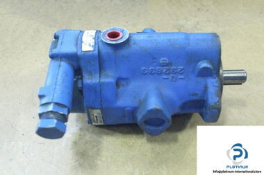 VICKERS-PVQ10-A2R-SE1S-20-C21-12-AXIAL-PISTON-PUMP-VARIABLE-DISPLACEMENT3_675x450.jpg