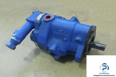VICKERS-PVQ13-A2R-AXIAL-PISTON-PUMP-VARIABLE-DISPLACEMENT_675x450.jpg