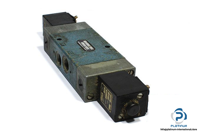 wabco-5726225280-double-solenoid-valve-with-coil-2
