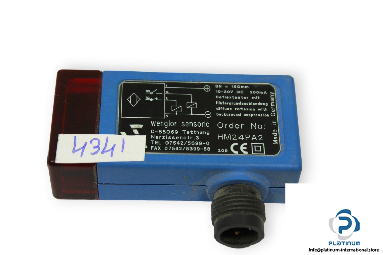 wenglor-HM24PA2-photoelectric-reflex-sensor-used-2