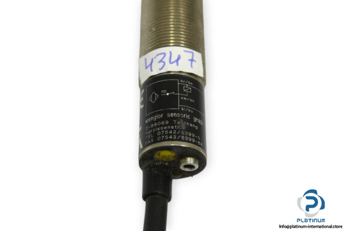 wenglor-TC44NDS319-photoelectric-diffuse-sensor-used-4