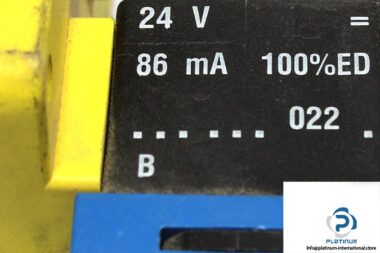 wenglor-opt104-p08-photoelectric-reflex-sensor-2