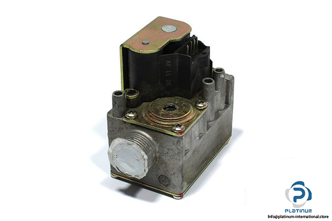 white-rodgers-ebr2012-98310-with-male-connection-gas-valve-1-2