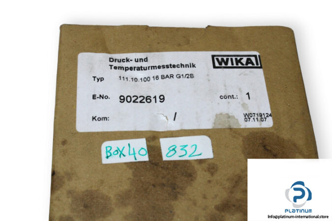 wika-111.10.100-16-BAR-G1_2B-pressure-gauge-new-3