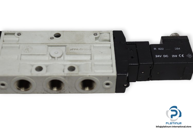 rexroth-0820-060-221-double-solenoid-valve-used-2