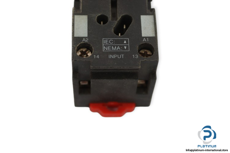 schneider-RXZE2S114M-push-in-relay-socket-(used)-1