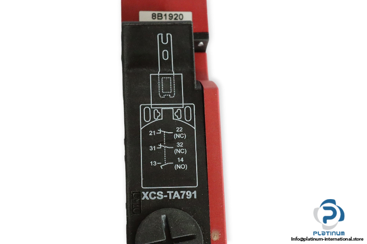 telemecanique-XCSTA791-safety-limit-switch-(new)-1