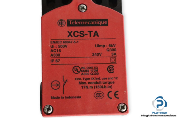 telemecanique-XCSTA791-safety-limit-switch-(new)-2