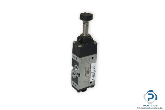 univer-G-7190-single-solenoid-valve-used