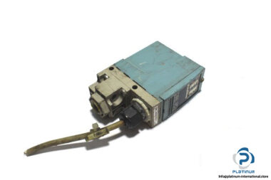 telemecanique-XML-A010A2S11-diaphragm-pressure-switch-2