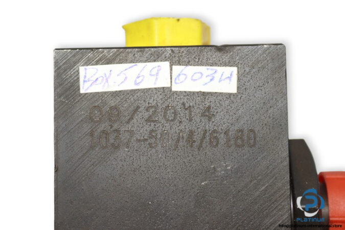 1037_50_4_6180-pressure-switch-used-2